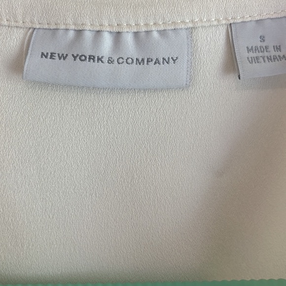 Women’s V-Neck Chiffon-Sleeve Top
New York and Company - Picture 2 of 3